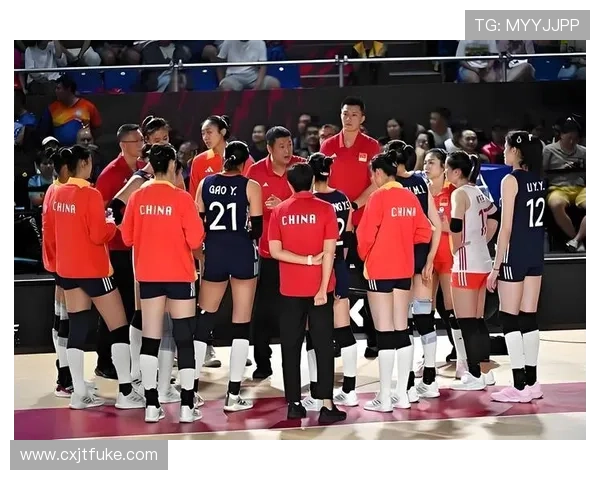 中国女排全力备战国际大赛 新一轮选拔赛揭开序幕队员们奋力拼搏