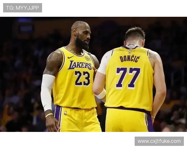 湖人队迎来重大交易！詹姆斯带领新阵容冲击总冠军，浓眉成关键人物