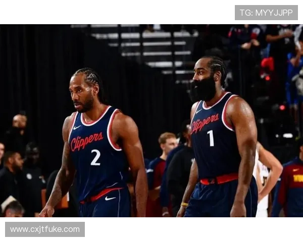 詹姆斯领衔湖人豪取四连胜 哈登加盟快船后表现引发热议